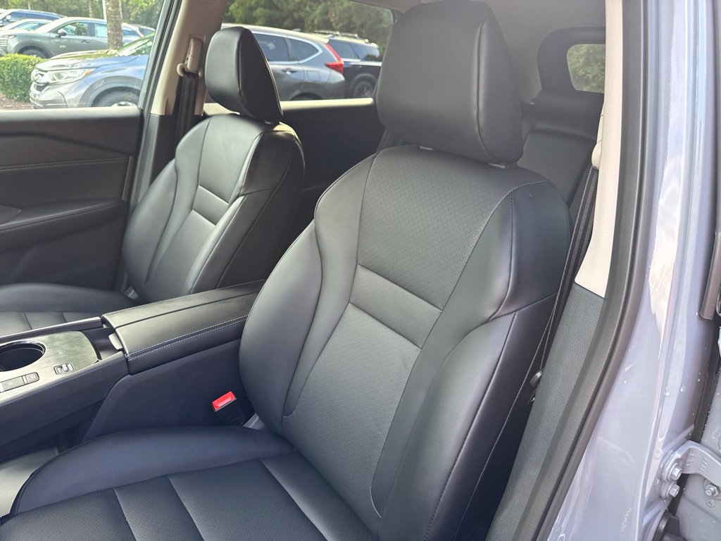 Certified 2026 Nissan Rogue Dark Armor FWD image 15