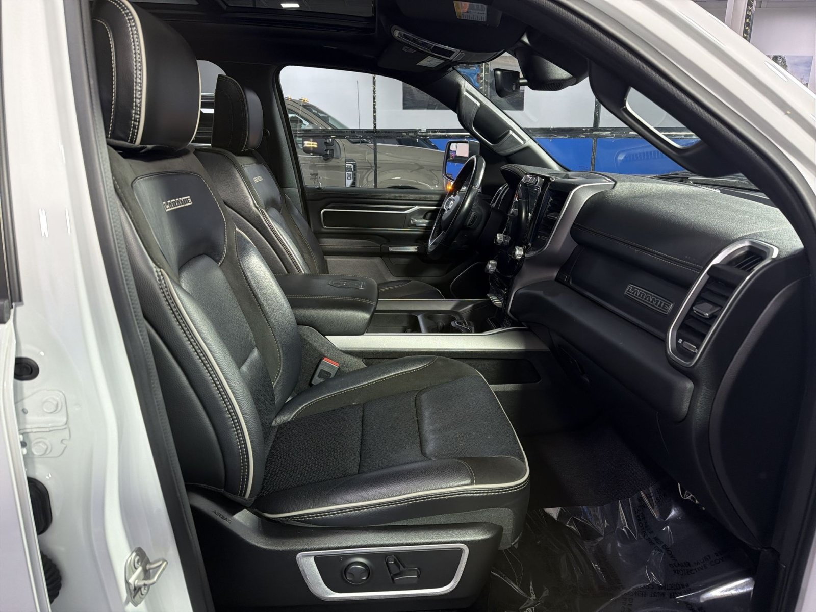Used 2023 RAM 1500 Laramie AWD/4WD image 24