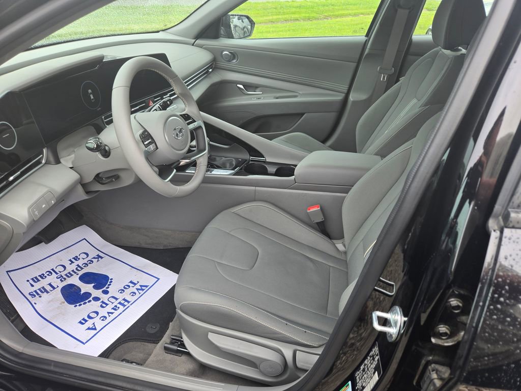 Used 2023 Hyundai Elantra SEL w/ Convenience Package FWD image 6