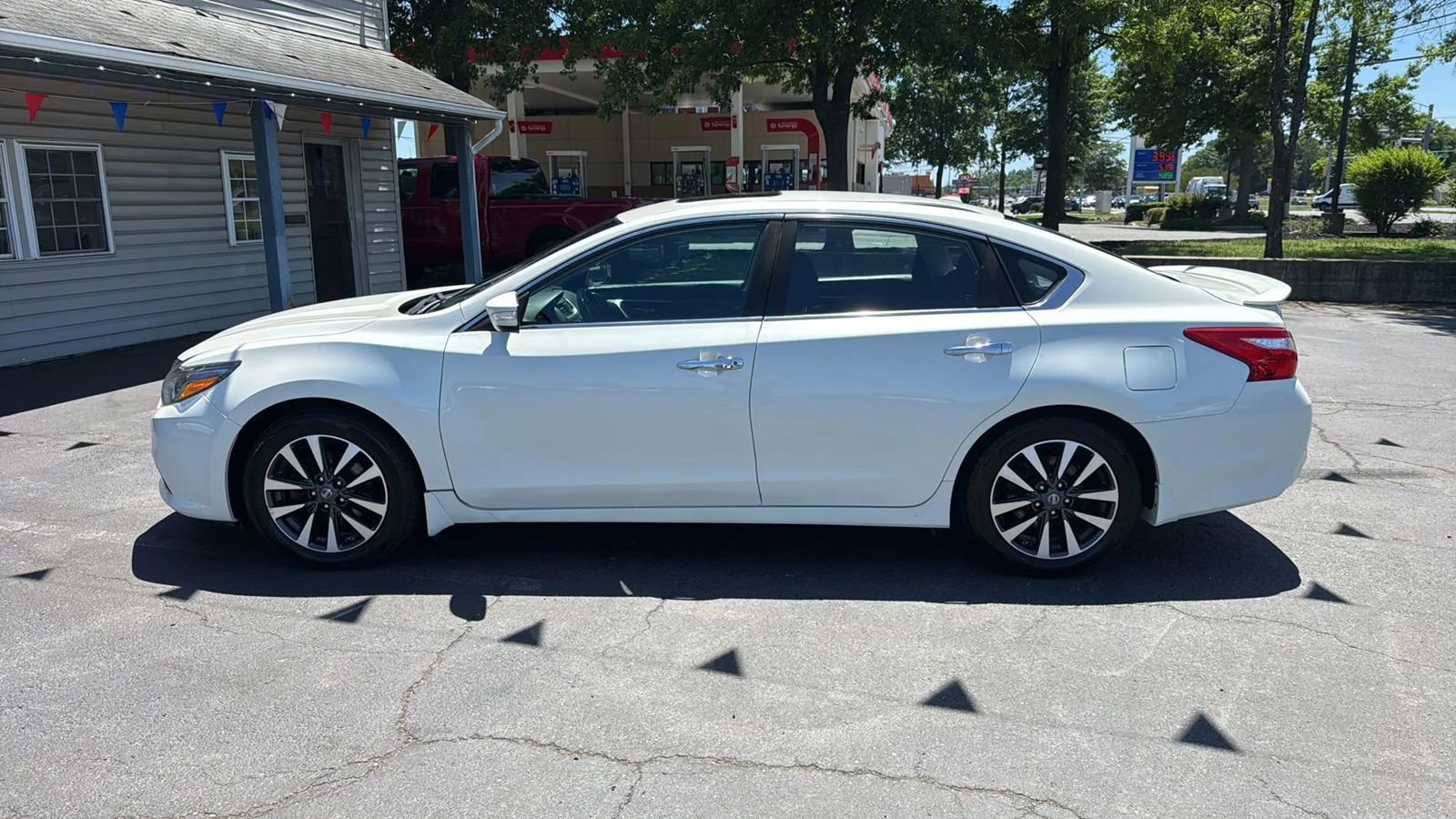 Used 2017 Nissan Altima 2.5 SL w/ 2.5 Technology Package FWD image 6
