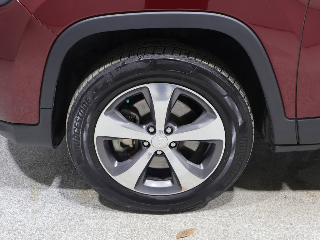 Certified 2019 Jeep Cherokee Limited AWD/4WD image 9