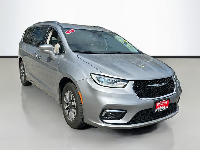 Used 2021 Chrysler Pacifica Touring-L FWD image 3