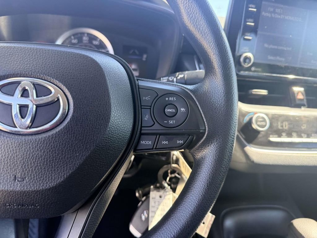Used 2022 Toyota Corolla LE image 18