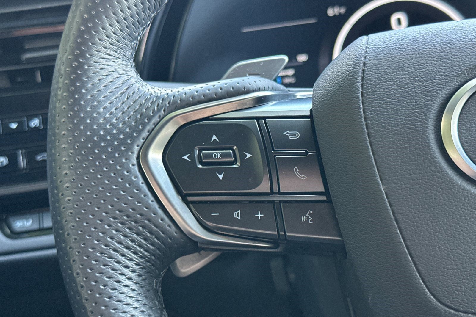 Certified 2025 Lexus TX 500h AWD w/ Technology Package image 33