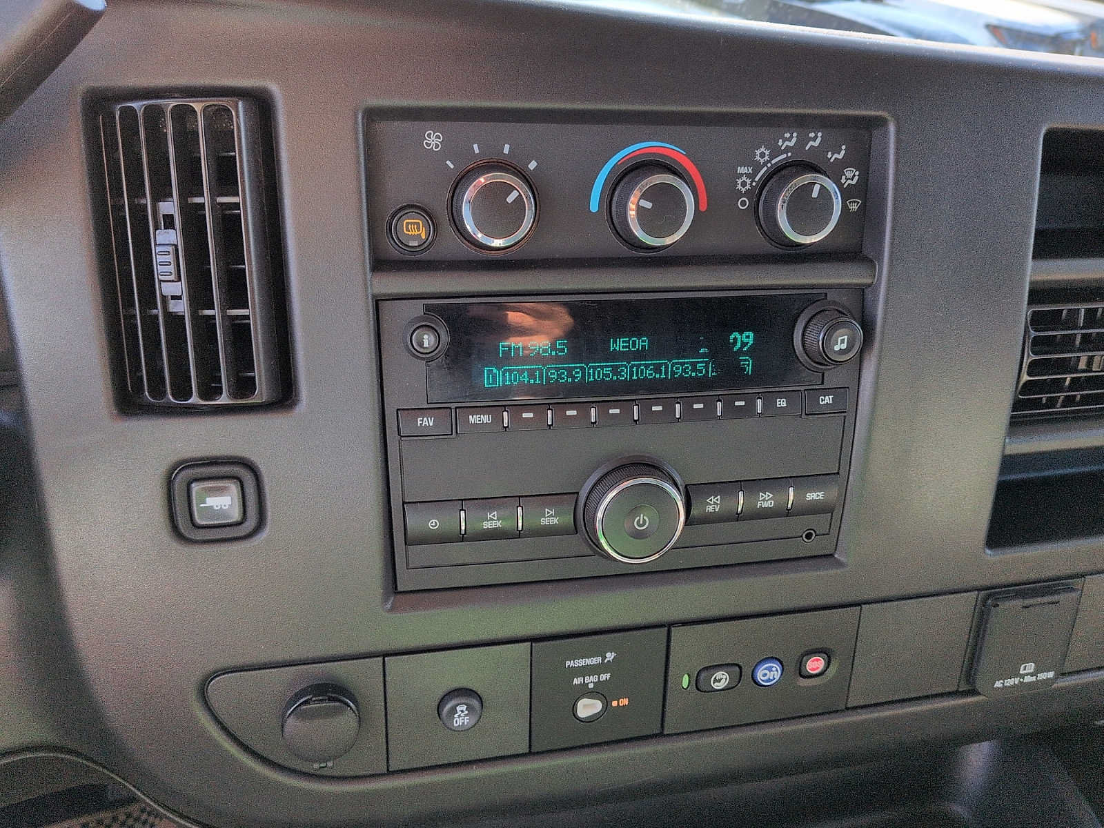 Used 2025 Chevrolet Express 3500 Extended w/ Driver Convenience Package RWD image 19