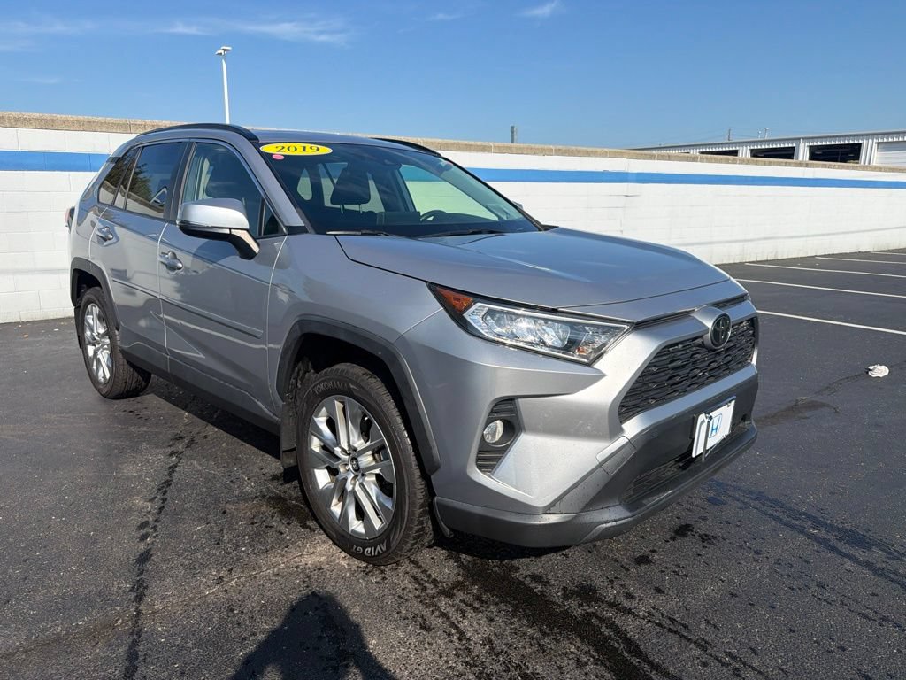 Used 2019 Toyota RAV4 XLE Premium w/ Cold Weather Package AWD/4WD image 7