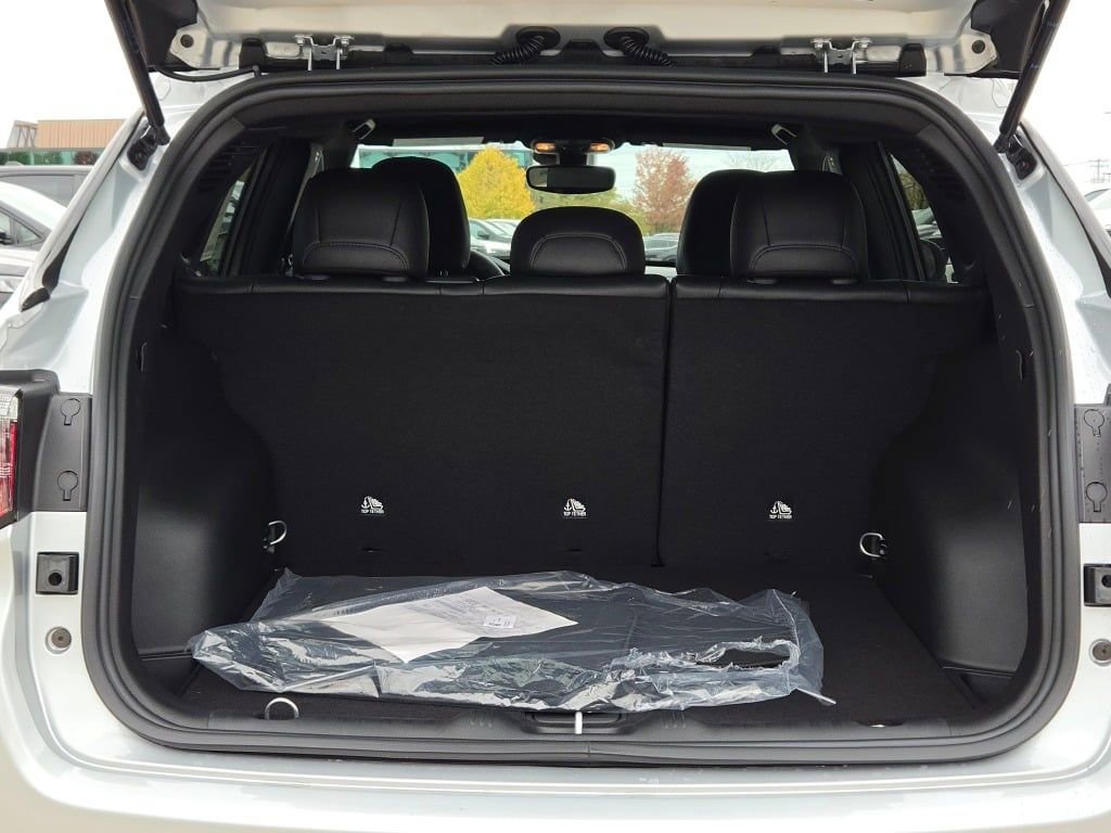 New 2026 Jeep Compass Latitude image 16