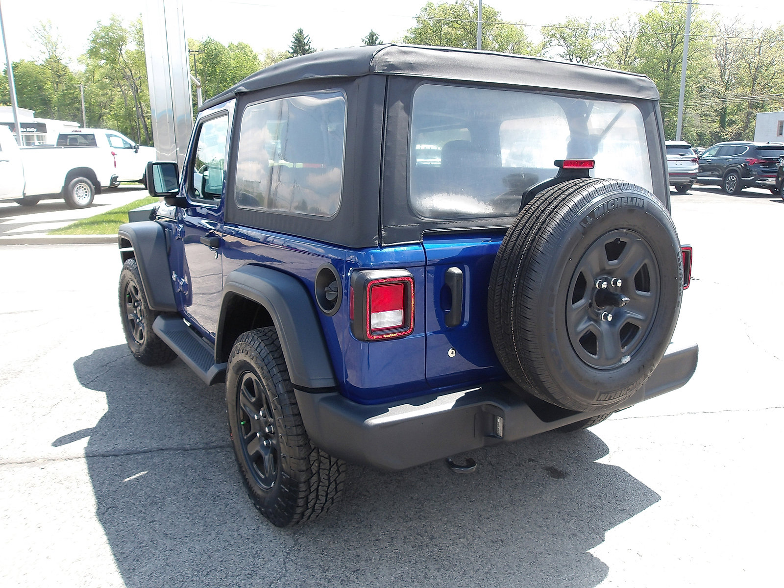 Used 2019 Jeep Wrangler Sport AWD/4WD image 5