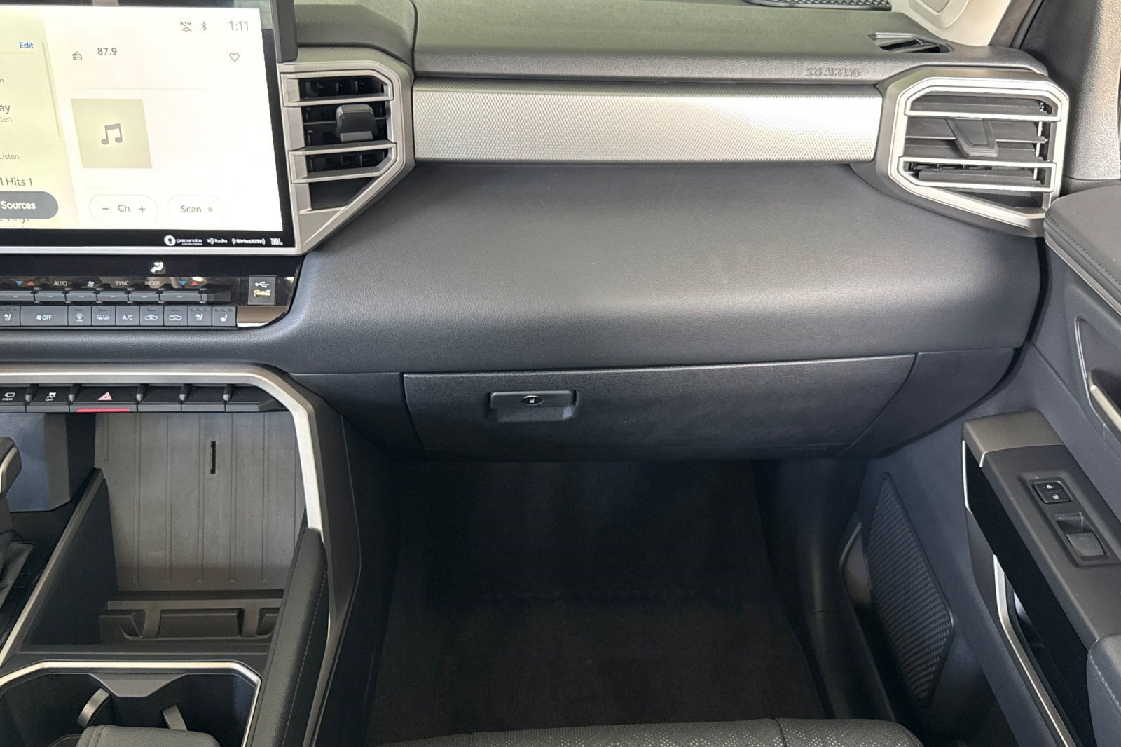 Used 2024 Toyota Tundra Limited AWD/4WD image 30