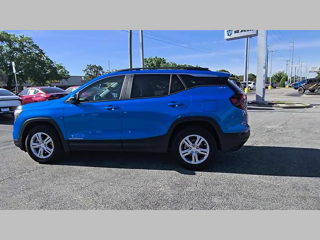 Used 2024 GMC Terrain SLE w/ Driver Convenience Package FWD image 26