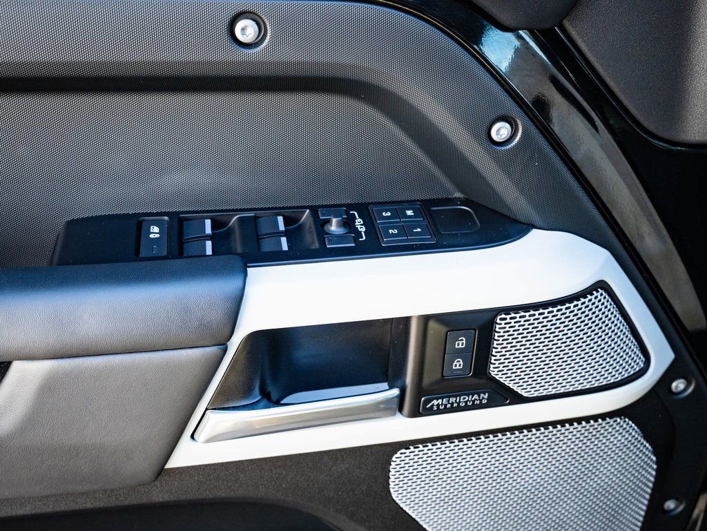 Used 2023 Land Rover Defender 130 X-Dynamic SE image 24