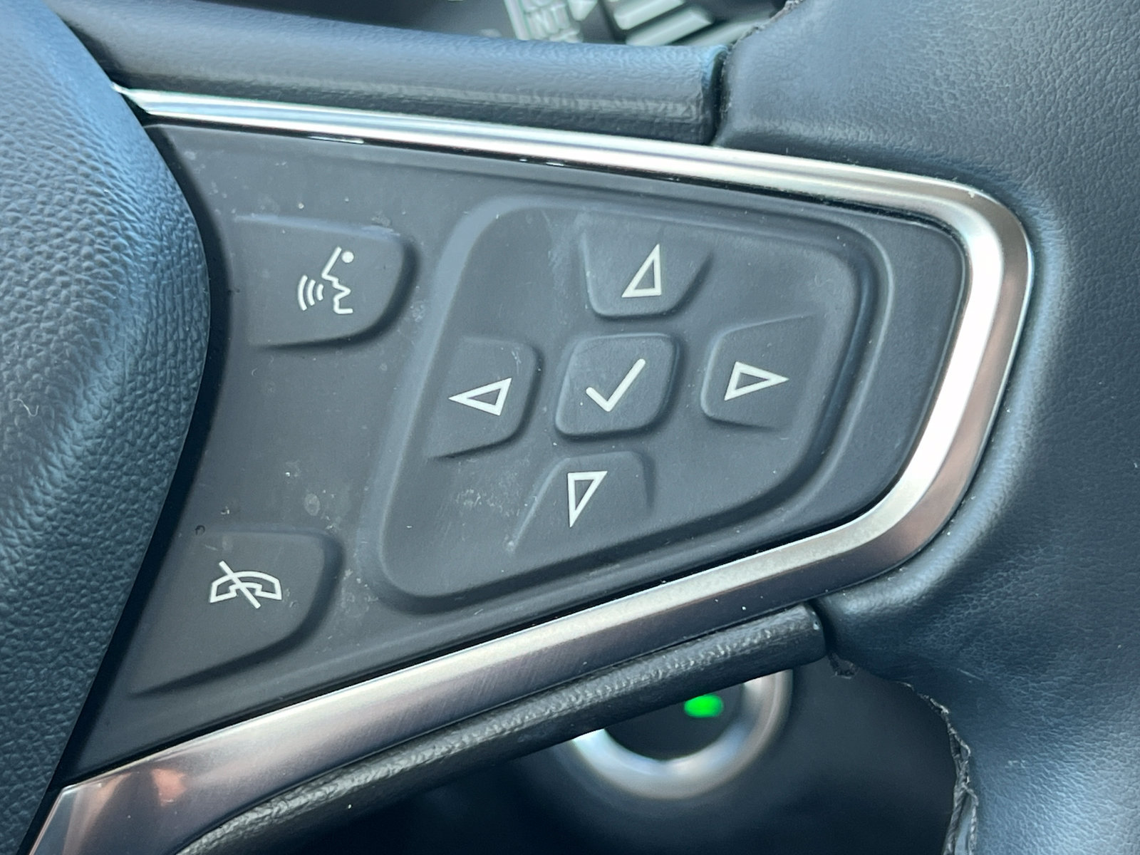 Used 2024 Chevrolet Equinox LT AWD/4WD image 23