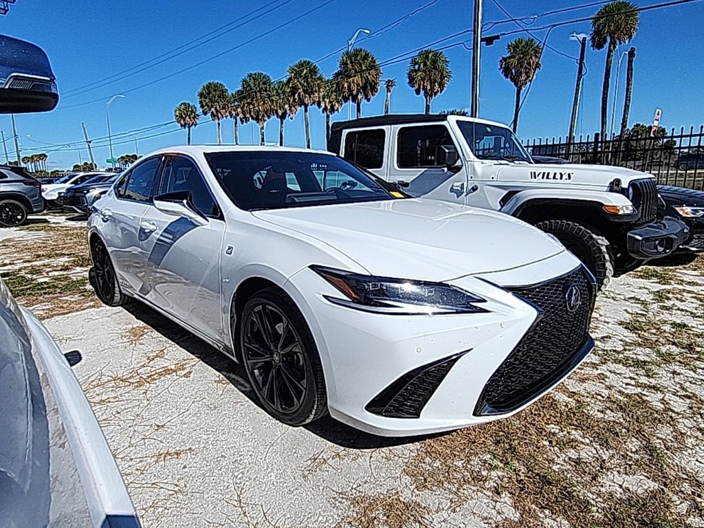 Used 2022 Lexus ES 300h F Sport image 1