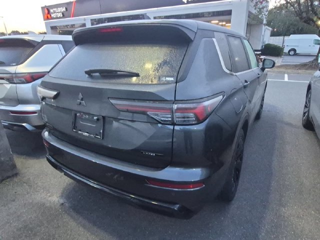 New 2026 Mitsubishi Outlander LE FWD image 4