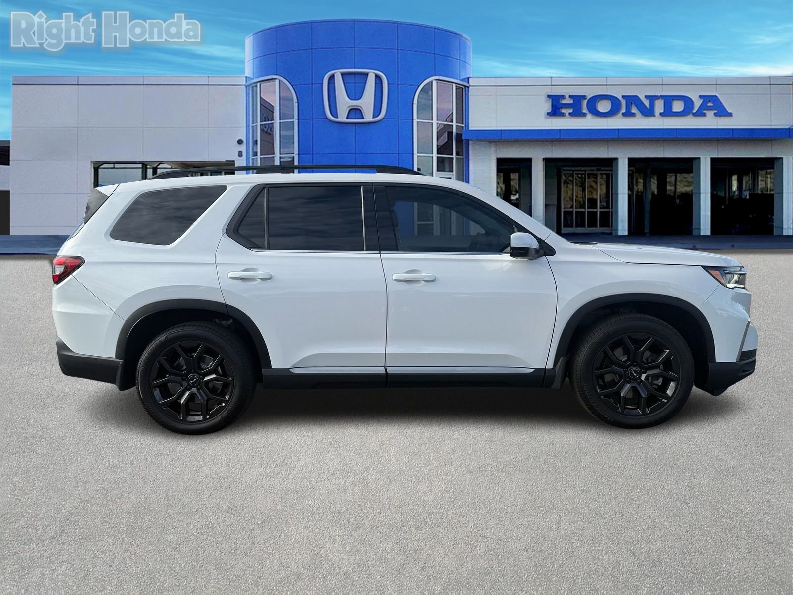 Certified 2025 Honda Pilot Touring image 9