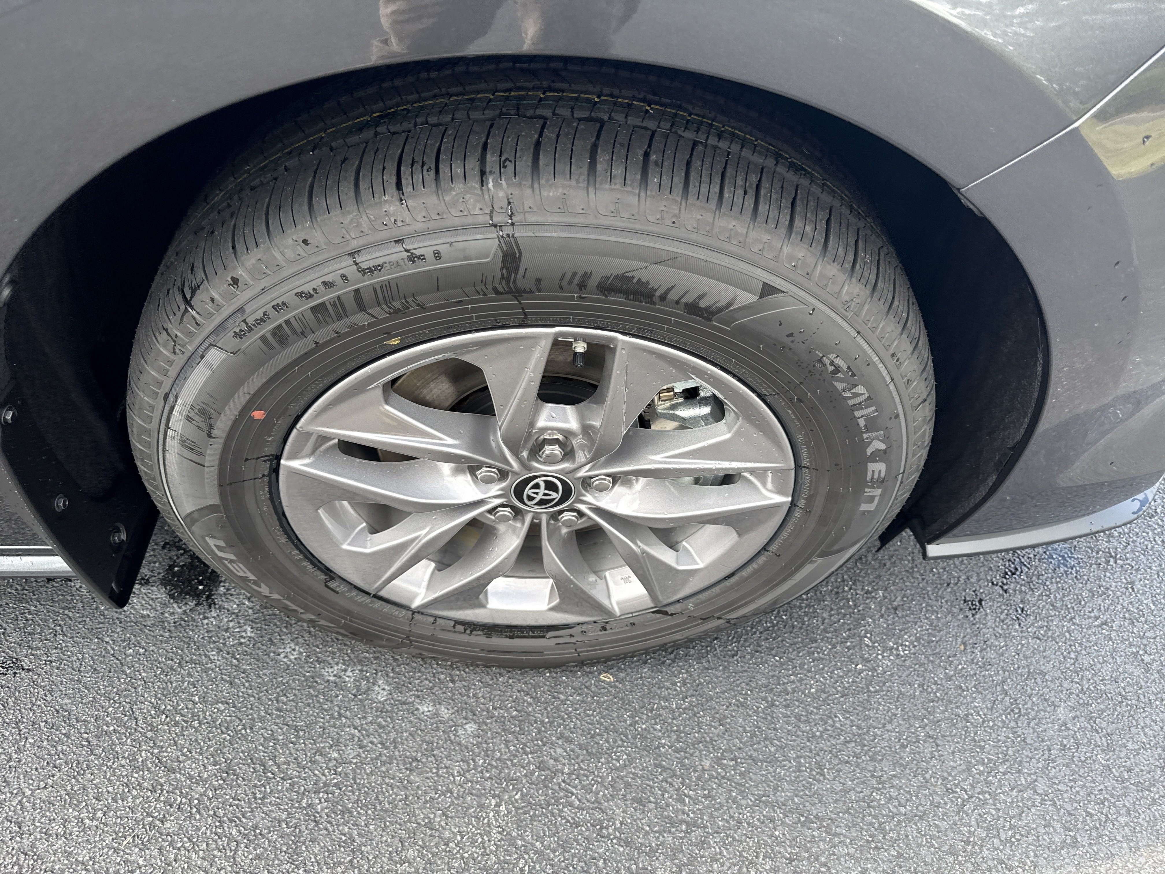 New 2025 Toyota Sienna XLE w/ XLE Plus Package FWD image 10