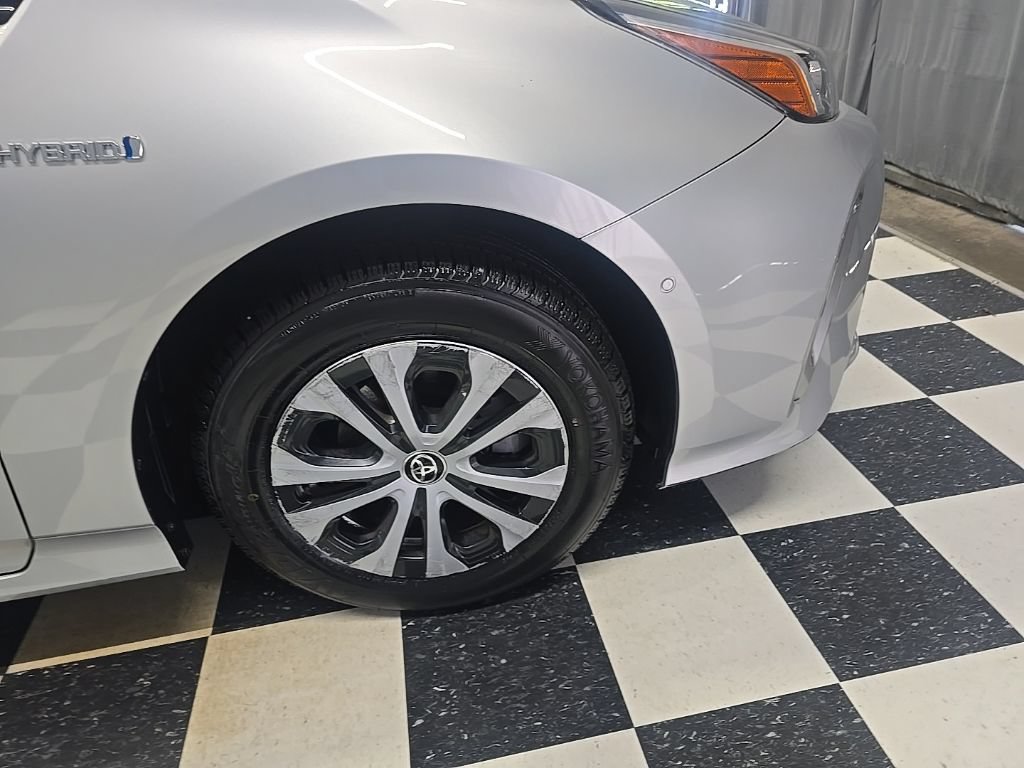 Used 2020 Toyota Prius LE AWD/4WD image 4