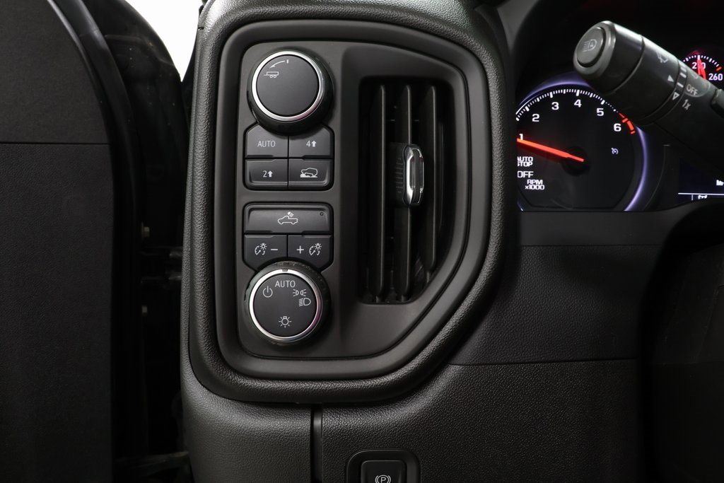 Used 2023 Chevrolet Silverado 1500 Custom image 17