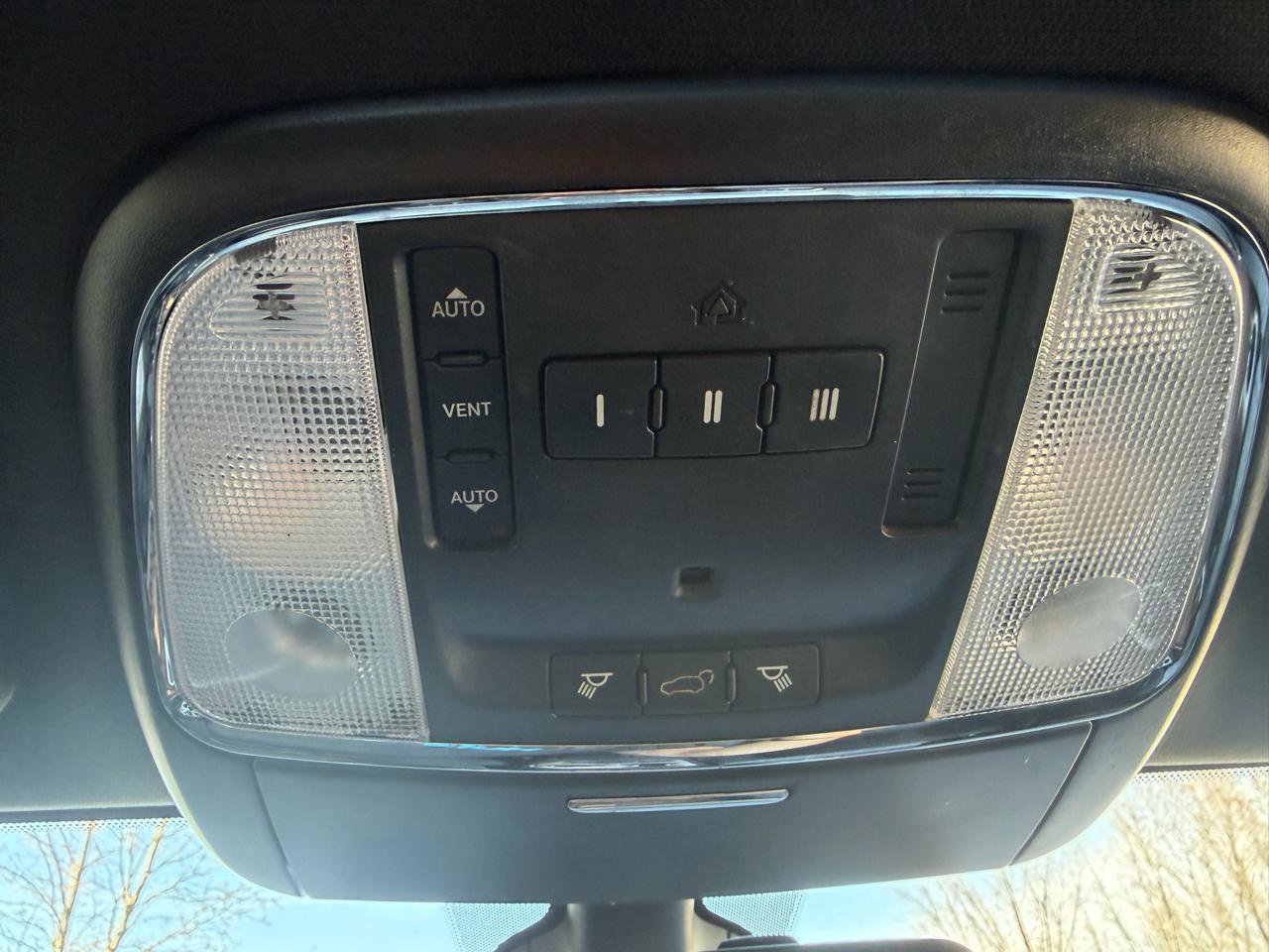 Used 2015 Jeep Grand Cherokee Limited image 29