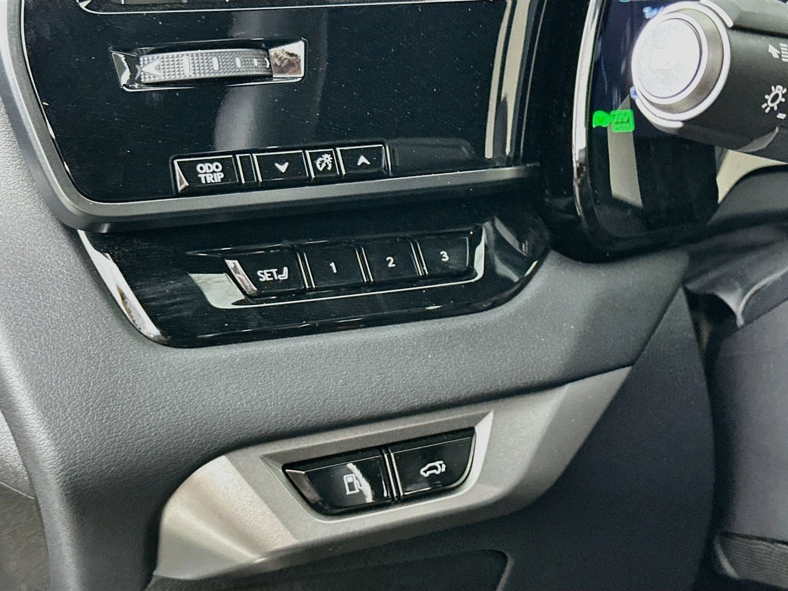 Used 2025 Lexus RX 450h AWD w/ Luxury Package image 10