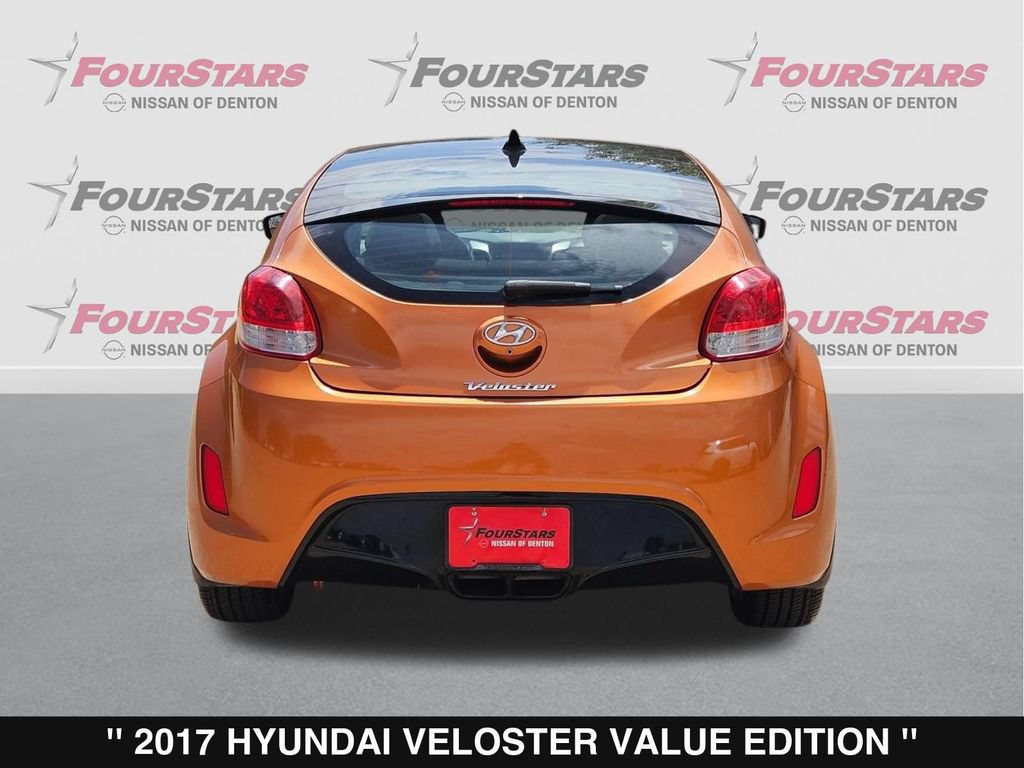 Used 2017 Hyundai Veloster Value Edition FWD image 5