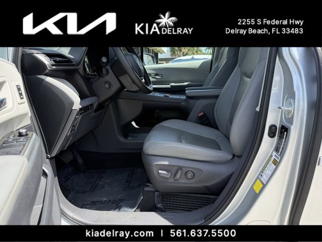 Used 2021 Toyota Sienna Limited FWD image 19