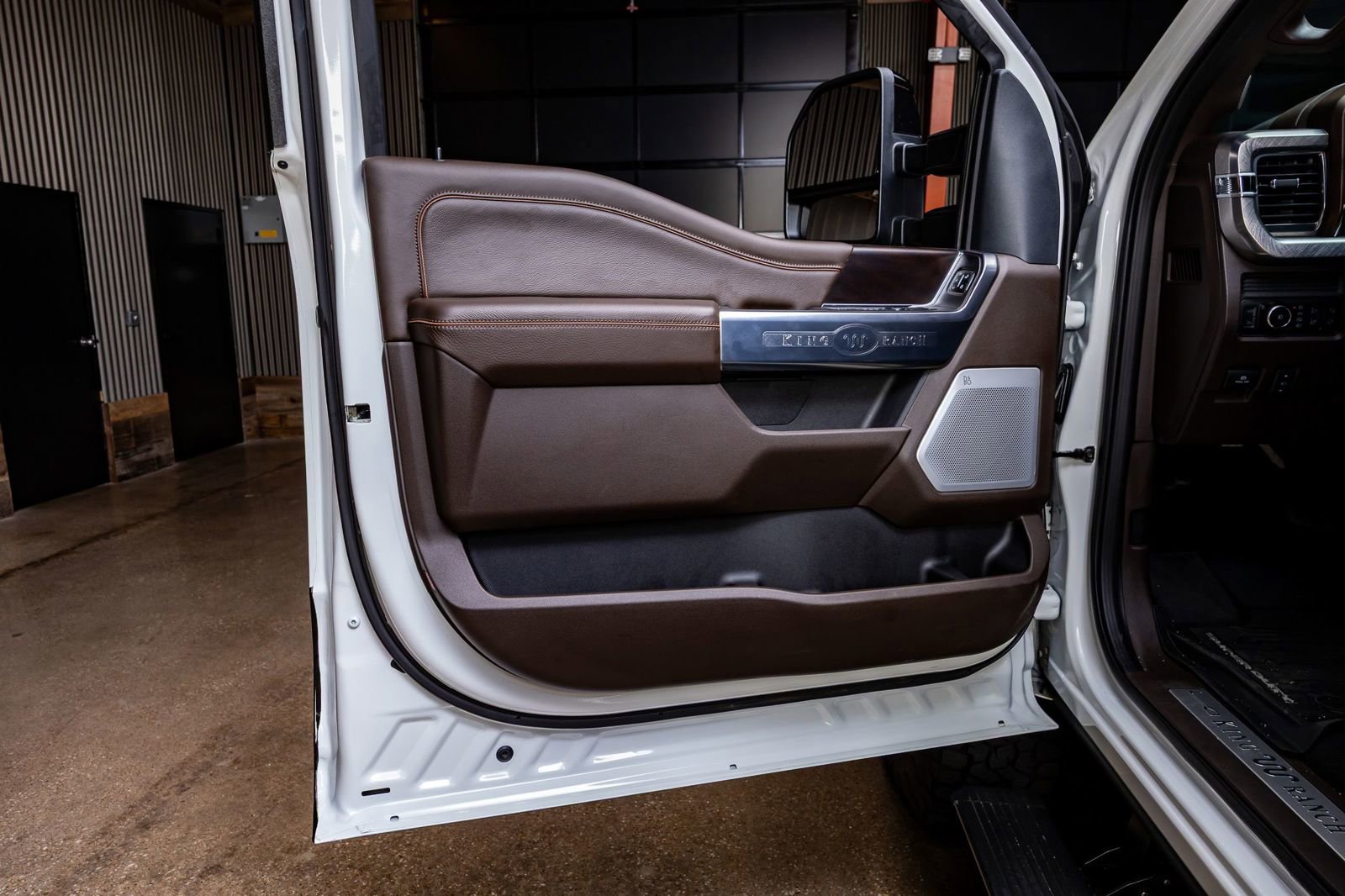 Used 2025 Ford F350 King Ranch w/ FX4 Off-Road Package image 35