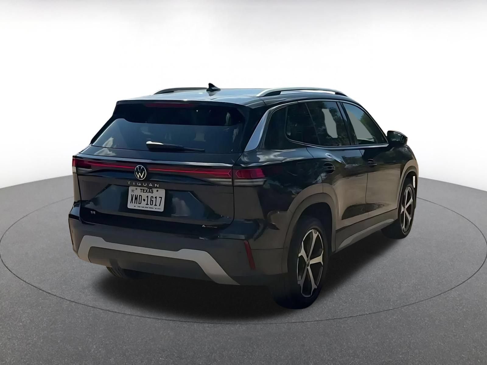 Used 2026 Volkswagen Tiguan SE AWD/4WD image 14