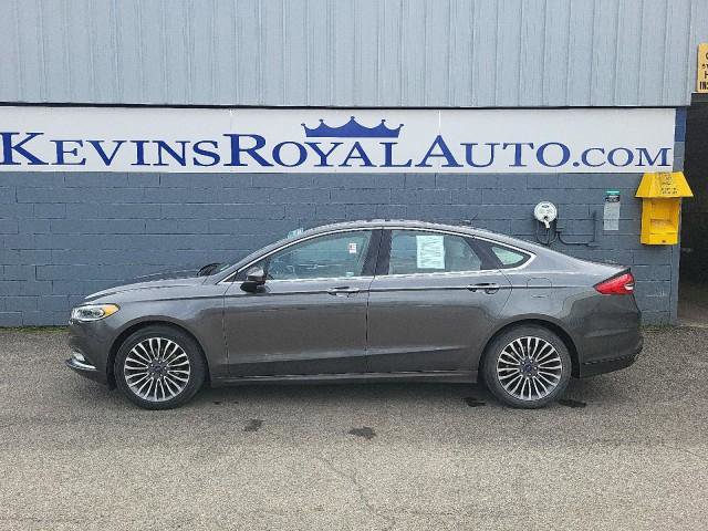 Used 2017 Ford Fusion SE w/ Fusion SE Technology Package image 2