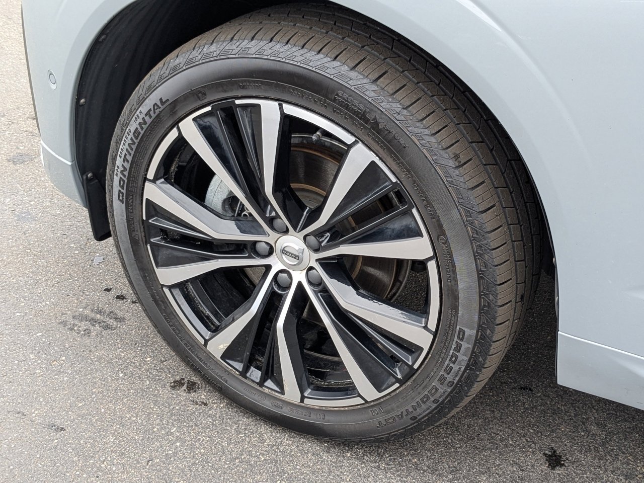 Used 2024 Volvo XC60 B5 Plus image 11