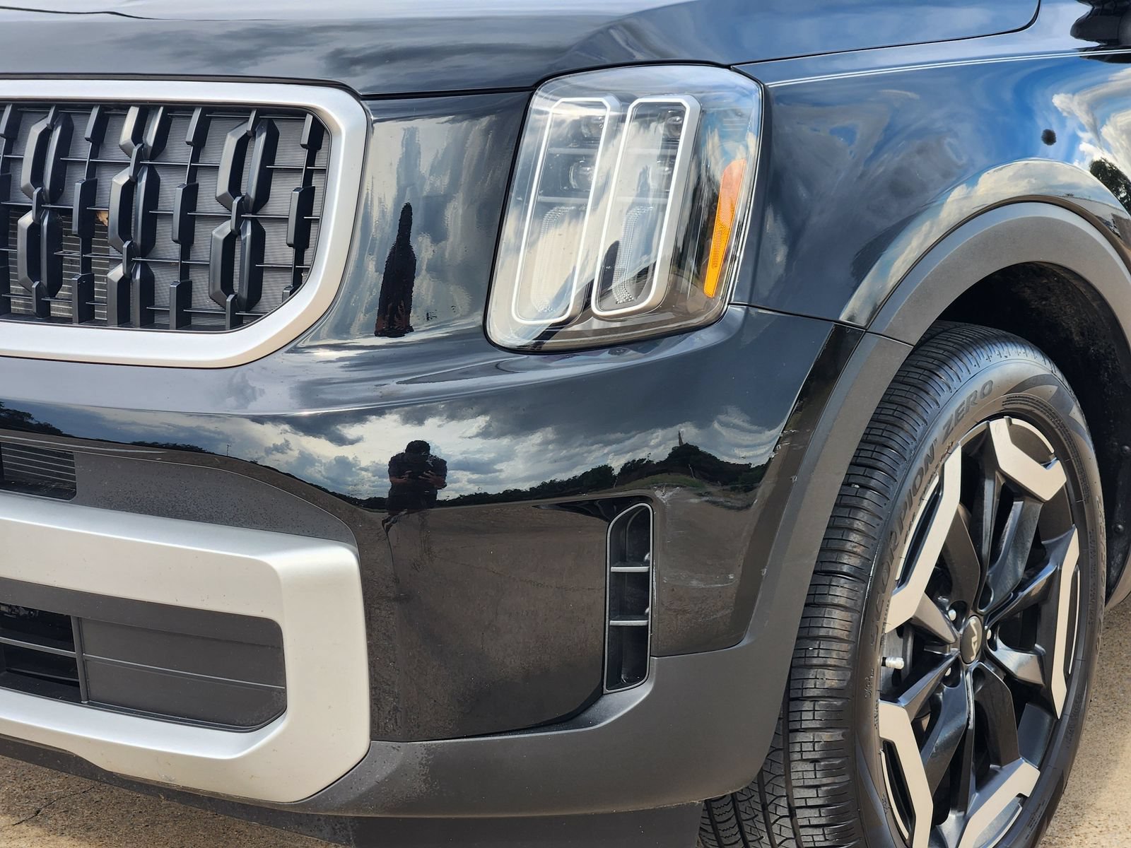 Used 2025 Kia Telluride EX w/ EX Captain's Chair Package FWD image 10