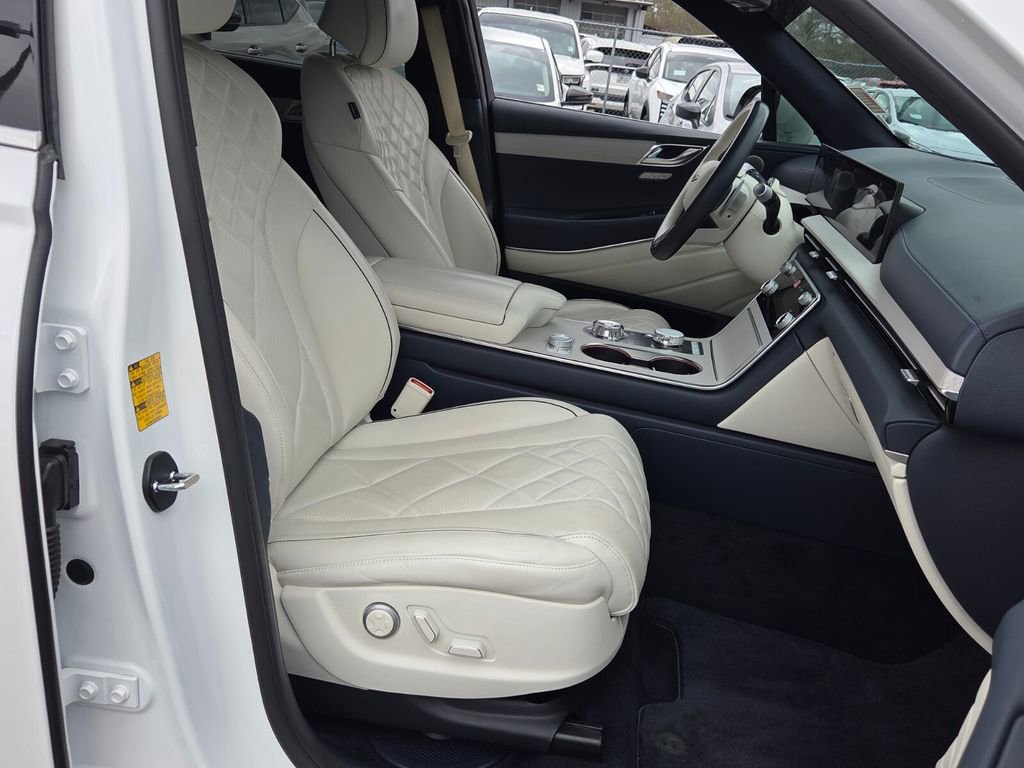 Used 2025 Genesis GV80 3.5T Prestige image 13
