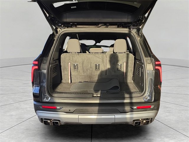 Used 2025 Chevrolet Traverse LT image 13