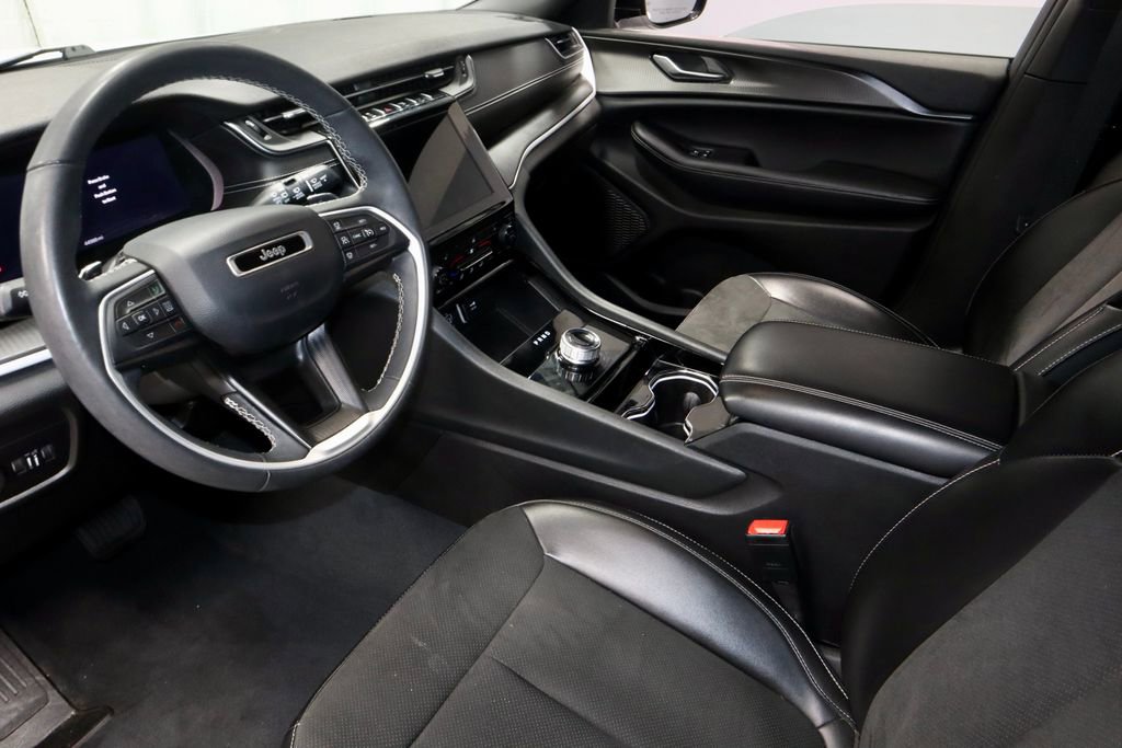 Used 2023 Jeep Grand Cherokee L Laredo AWD/4WD image 25