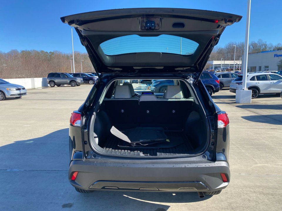 Used 2023 Toyota Corolla Cross L image 17