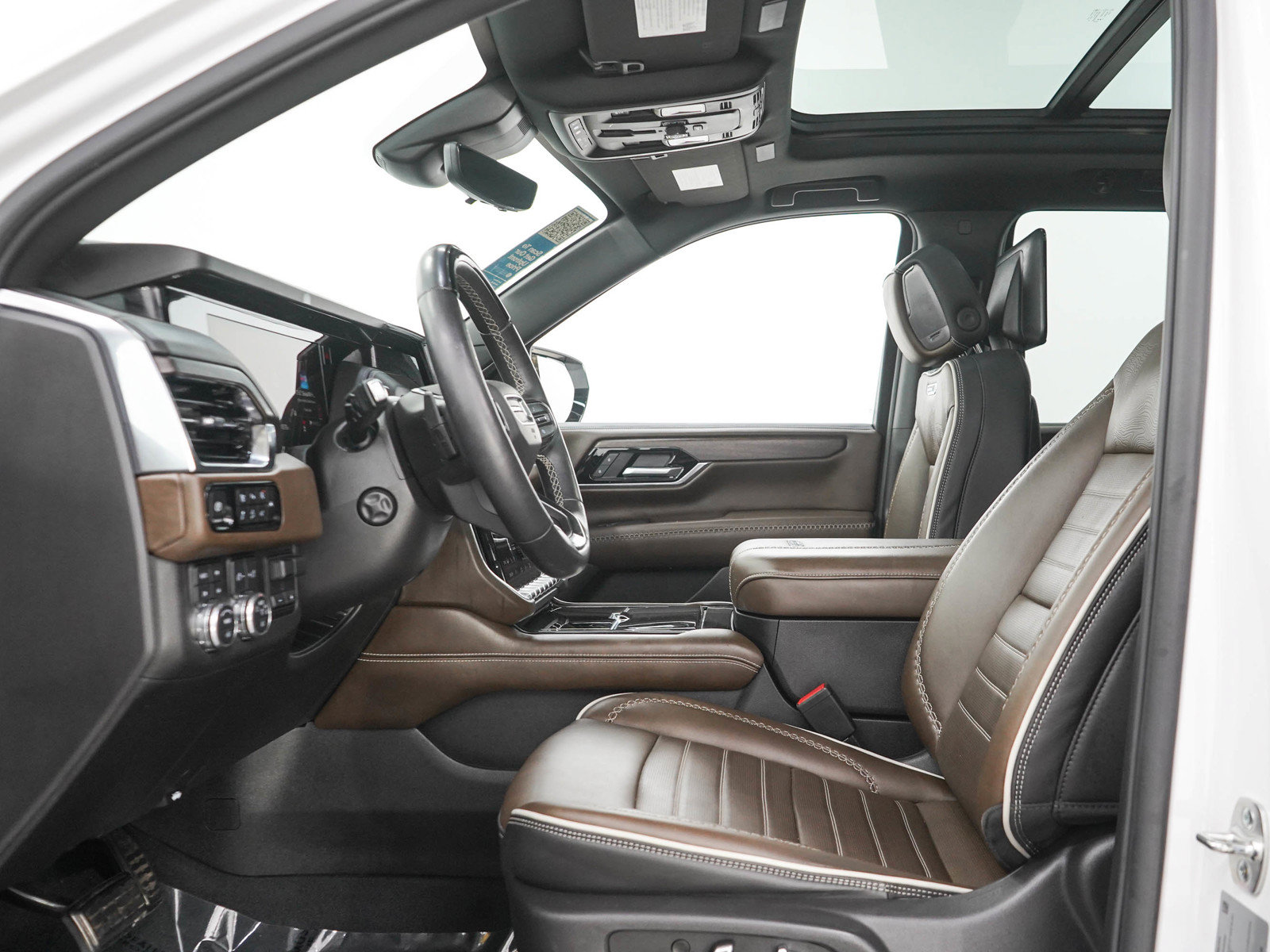 Used 2025 GMC Yukon Denali Ultimate AWD/4WD image 25
