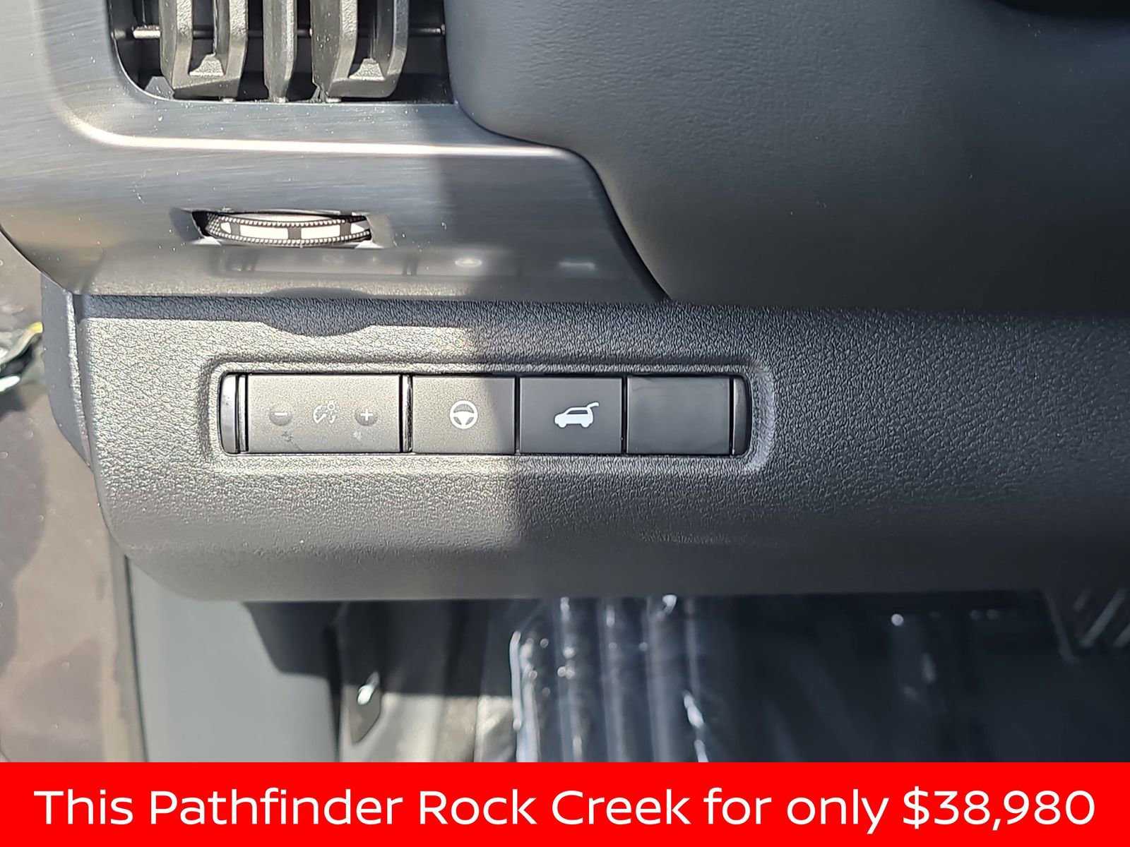 Used 2025 Nissan Pathfinder Rock Creek image 34