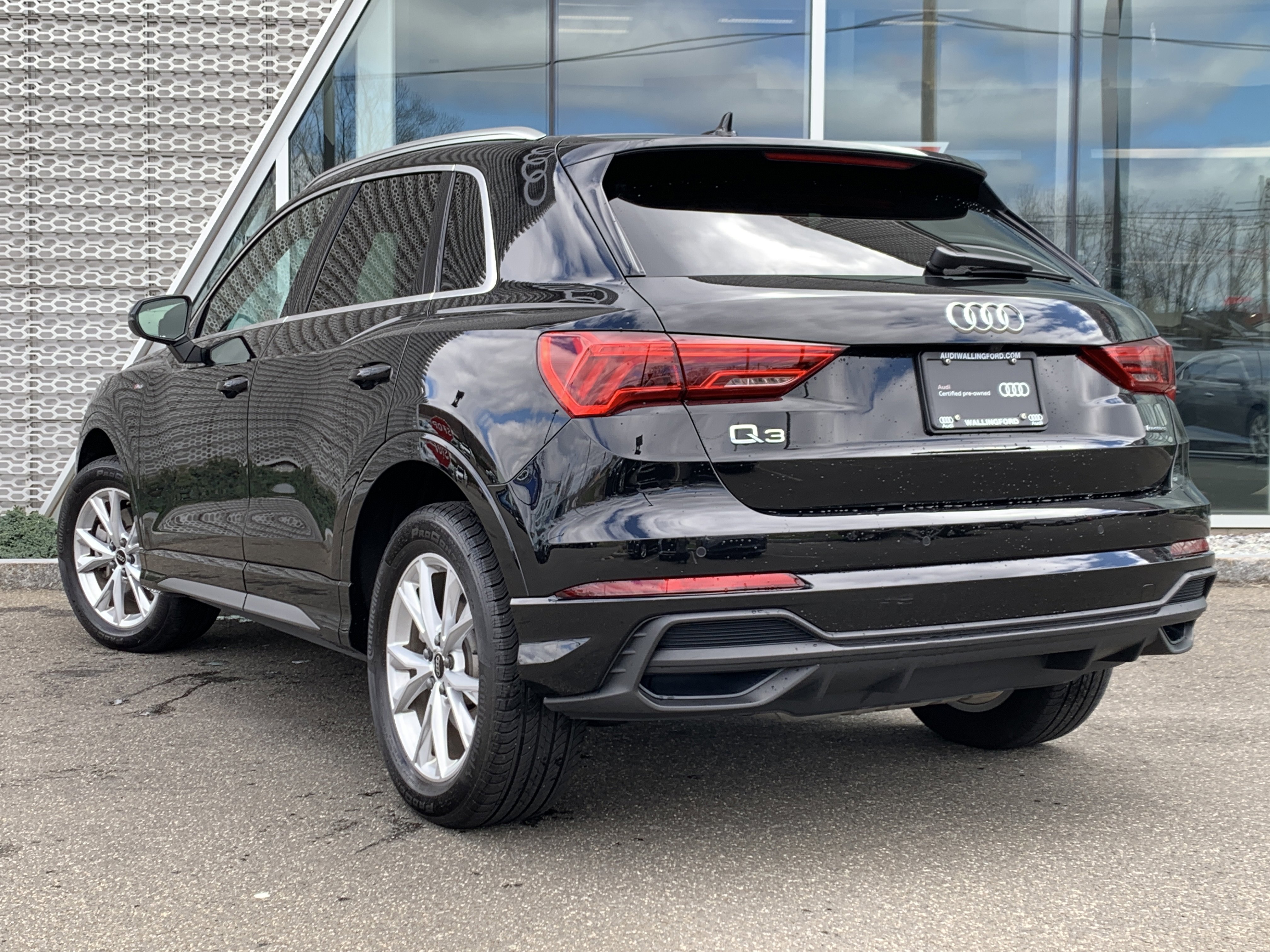 Used 2025 Audi Q3 2.0T Premium w/ Convenience Package image 3