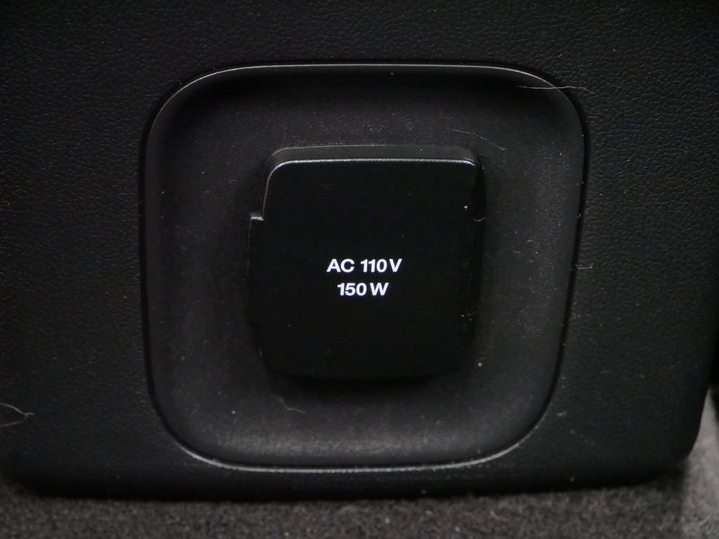 Used 2020 Ford Escape Titanium image 22