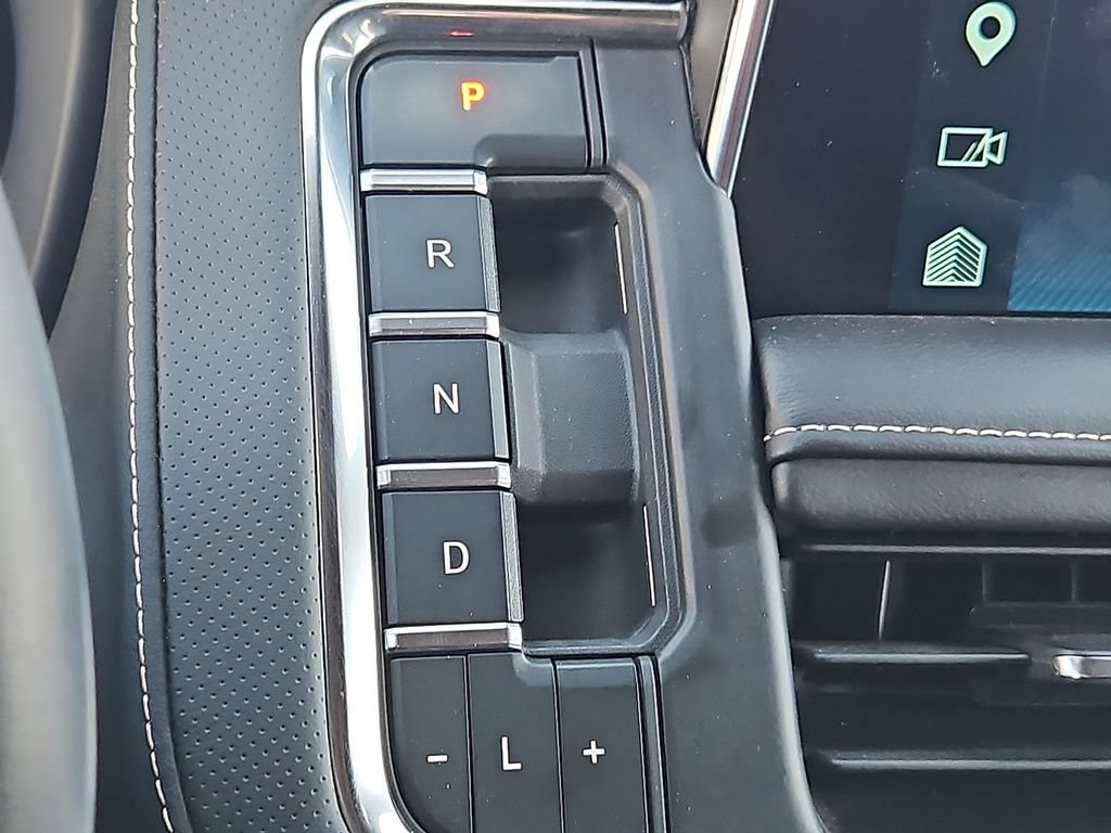 Used 2024 Chevrolet Suburban Premier w/ Premium Package AWD/4WD image 19