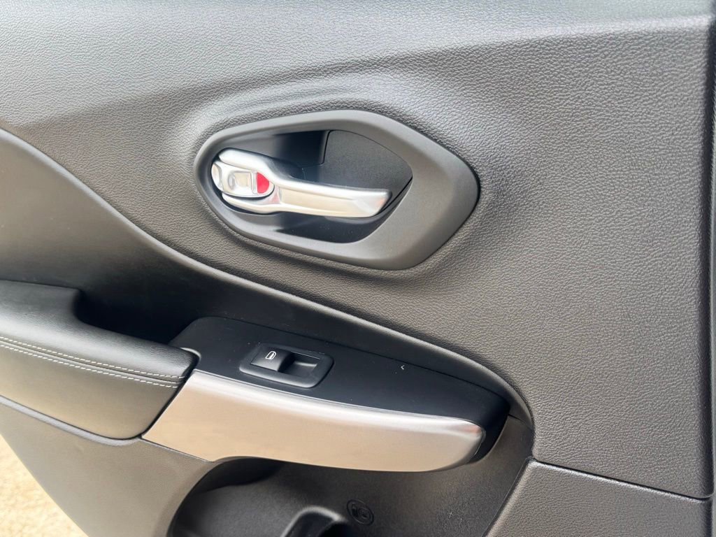 Used 2022 Jeep Cherokee Limited w/ Elite Package image 18