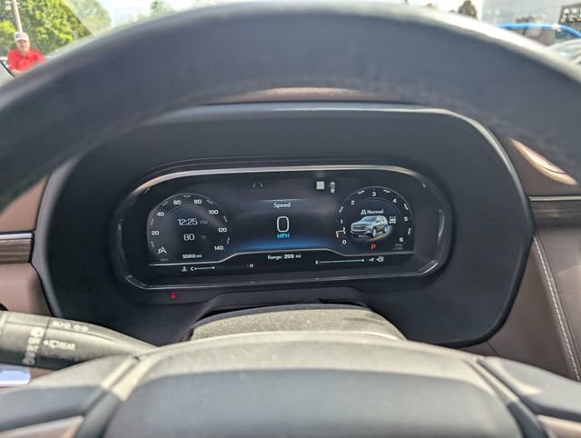 Used 2022 Chevrolet Tahoe High Country w/ Premium Package AWD/4WD image 23