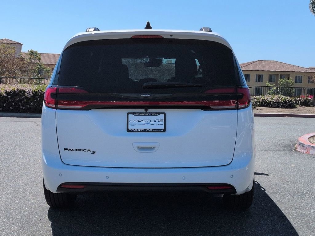 New 2026 Chrysler Pacifica Select image 6