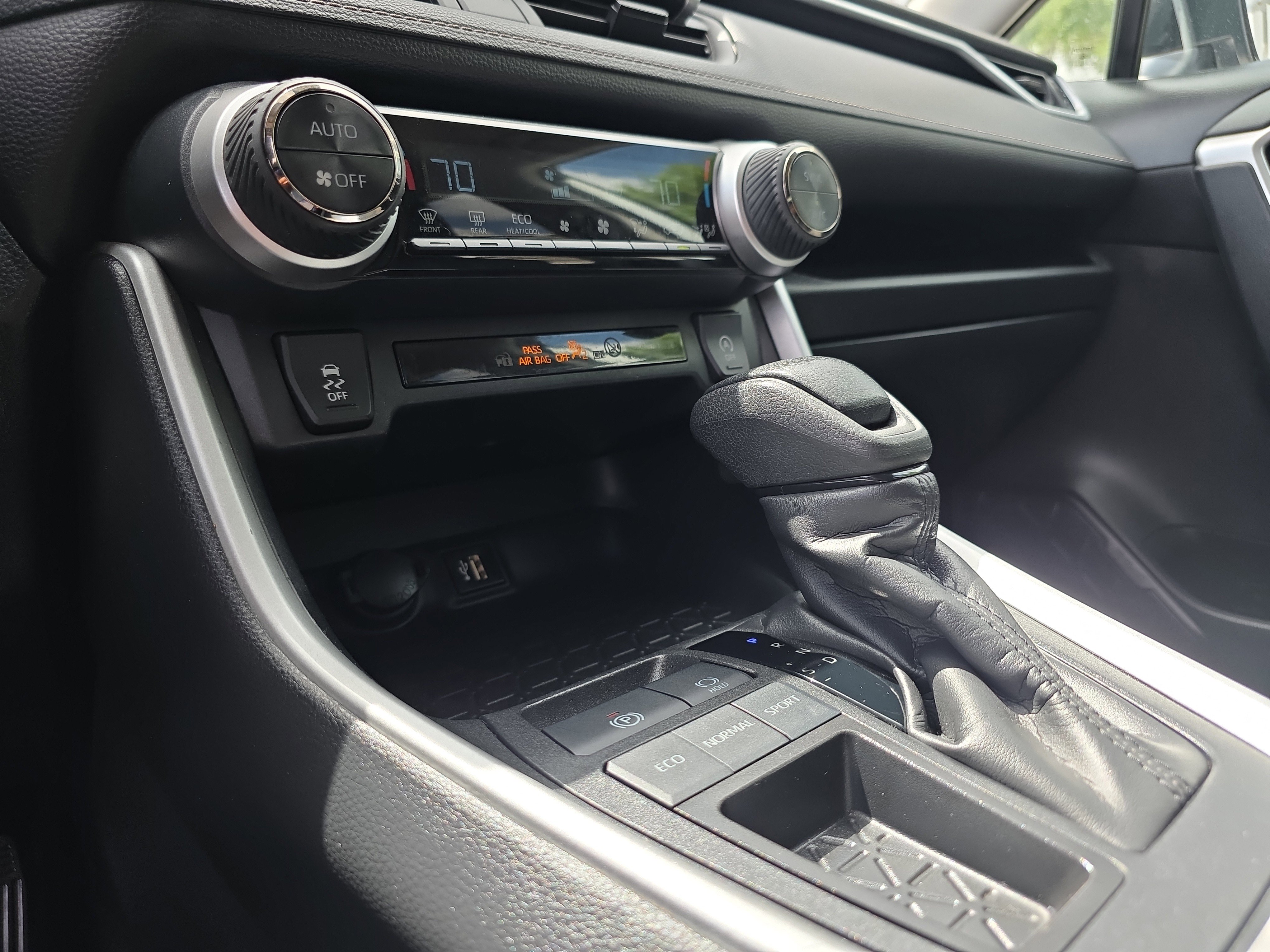 Used 2024 Toyota RAV4 XLE image 34