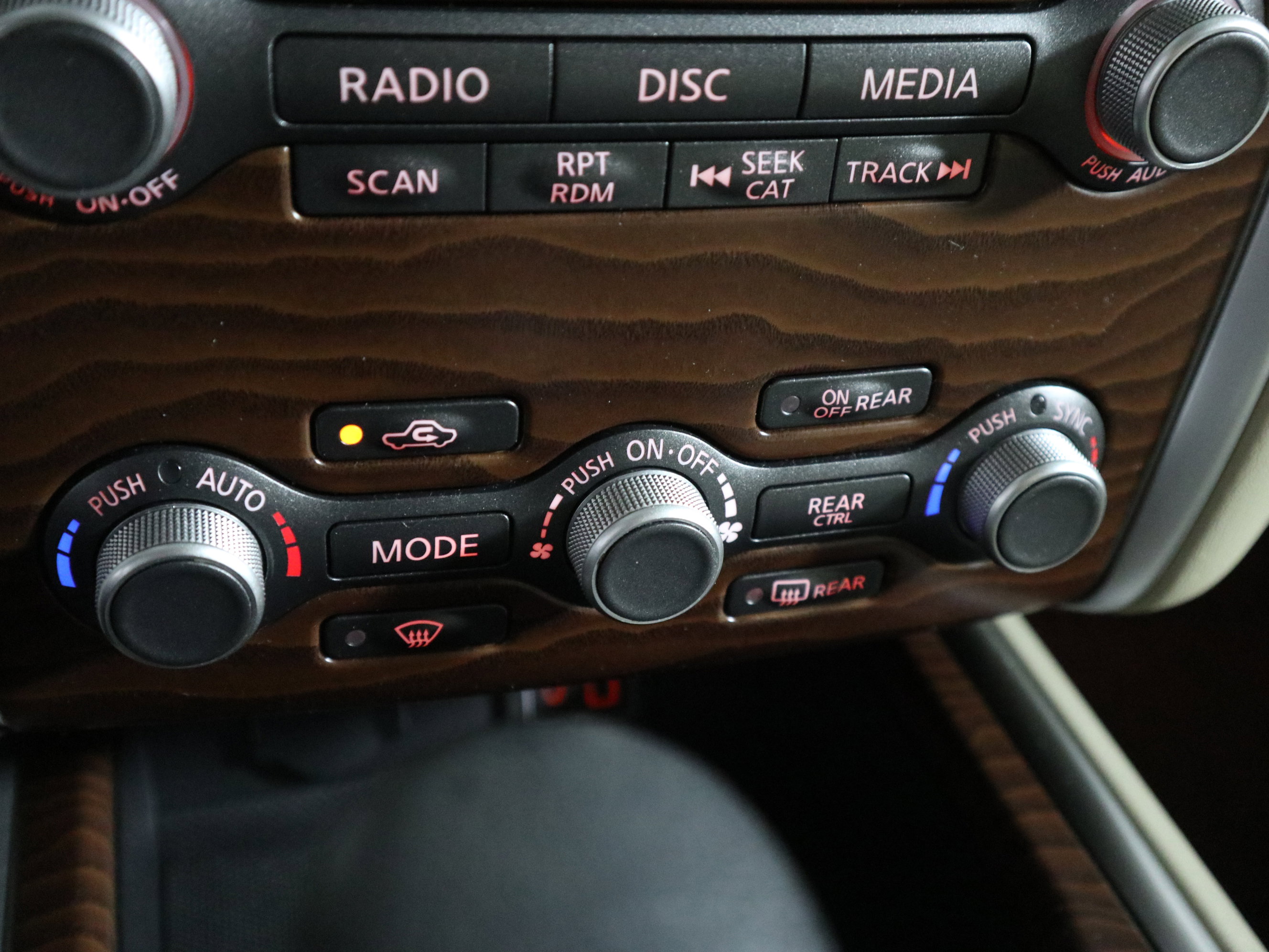 Used 2019 Nissan Pathfinder Platinum AWD/4WD image 36
