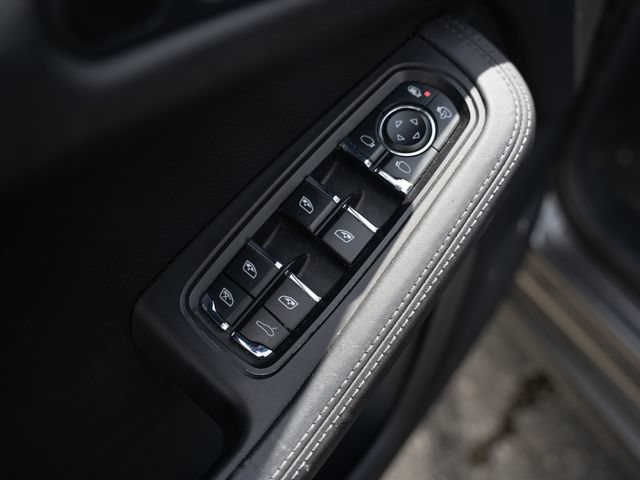 Used 2015 Porsche Macan Turbo AWD/4WD image 16
