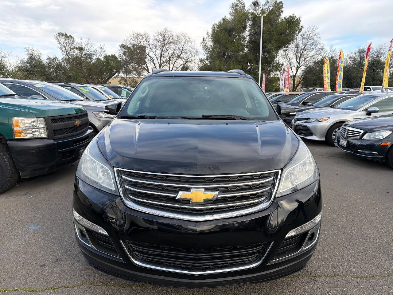 Used 2017 Chevrolet Traverse LT image 2