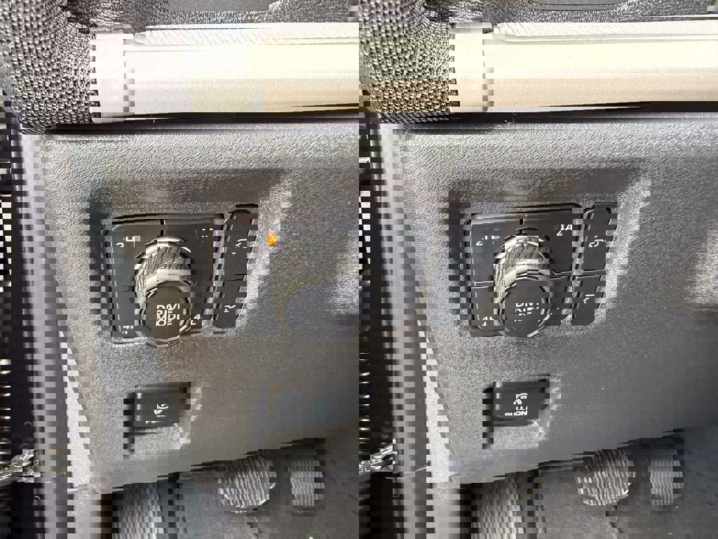 Certified 2025 Ford Expedition Active AWD/4WD image 11