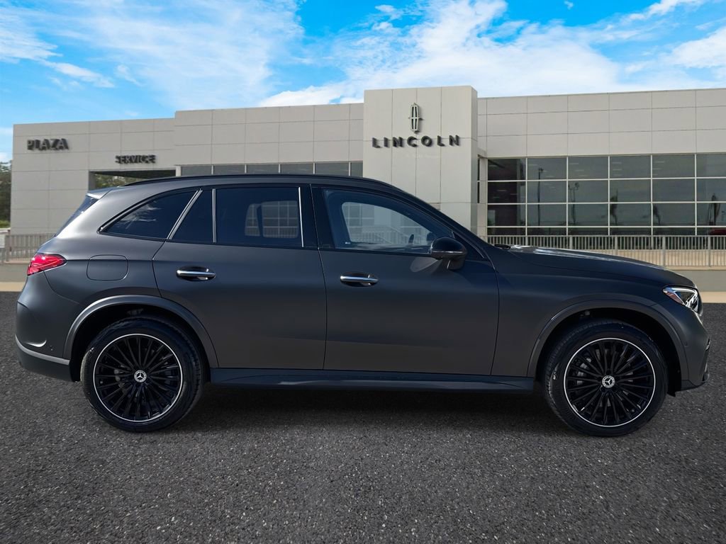 Used 2025 Mercedes-Benz GLC 300 4MATIC image 2
