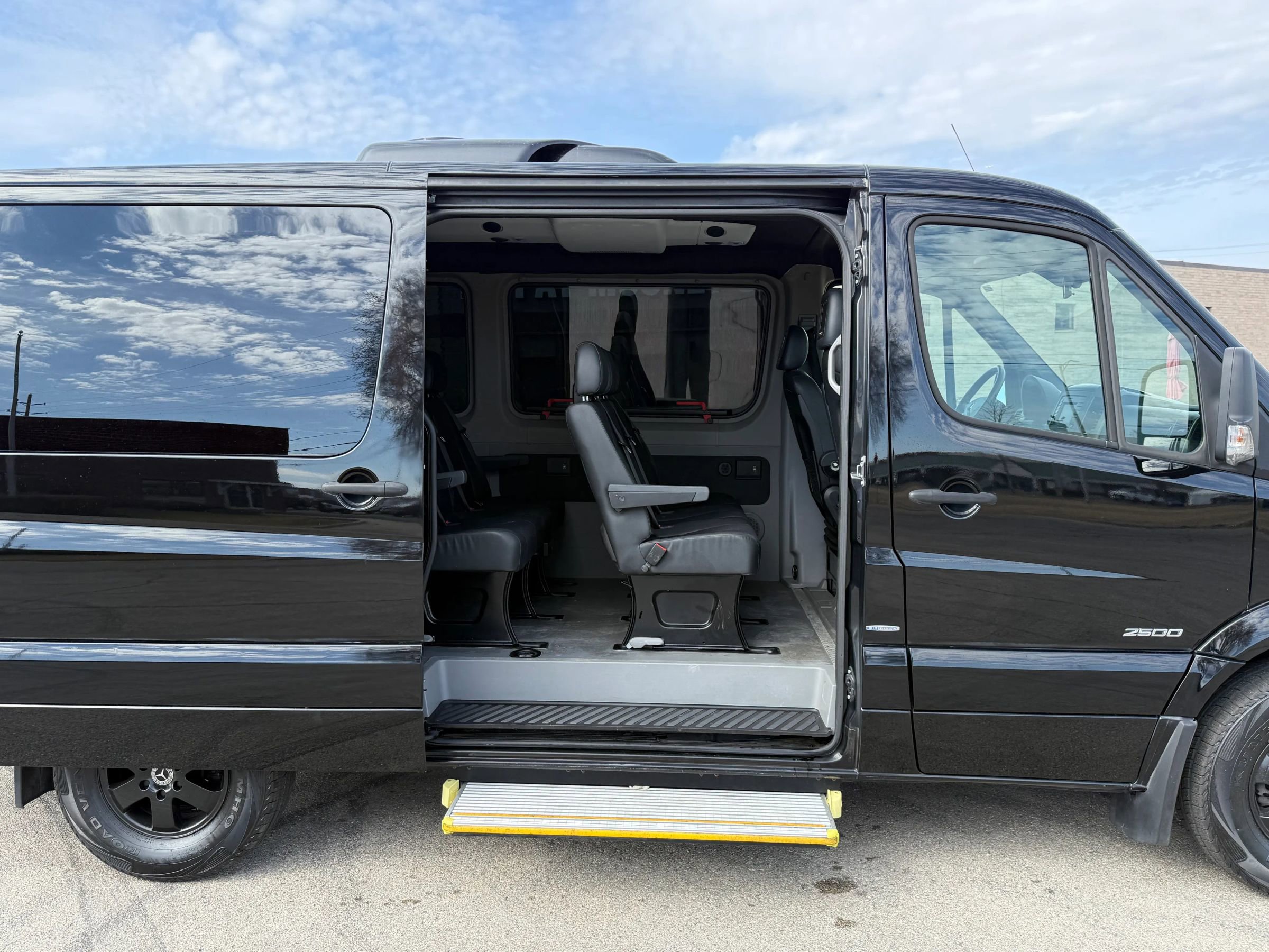 Used 2015 Mercedes-Benz Sprinter 2500 image 9